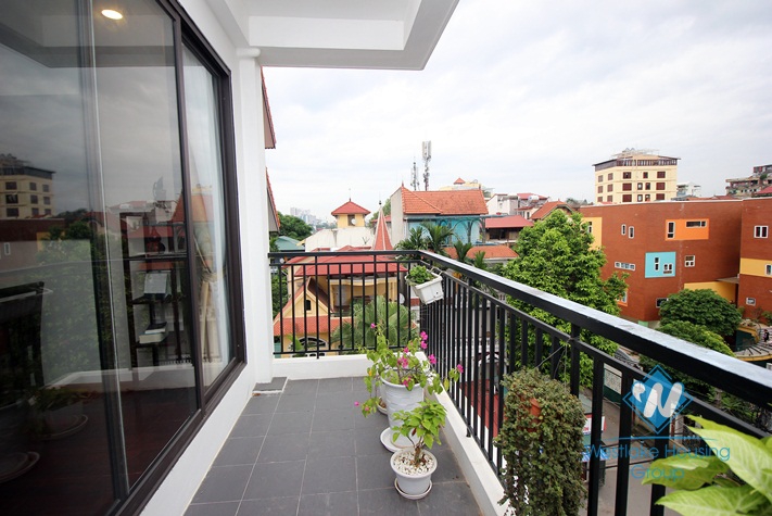 5th floor apartment with beautiful view in Tay Ho for rent